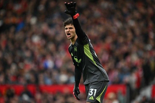 Man Utd Find Goalkeeping Peace, Senne Lammens Becomes the Unexpected Pillar of Stability