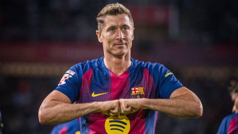 Injury Blow for Barcelon, Lewandowski Out for a Month, Set to Miss El Clásico Injury Blow for Barcelon, Lewandowski Out for a Month, Set to Miss El Clásico