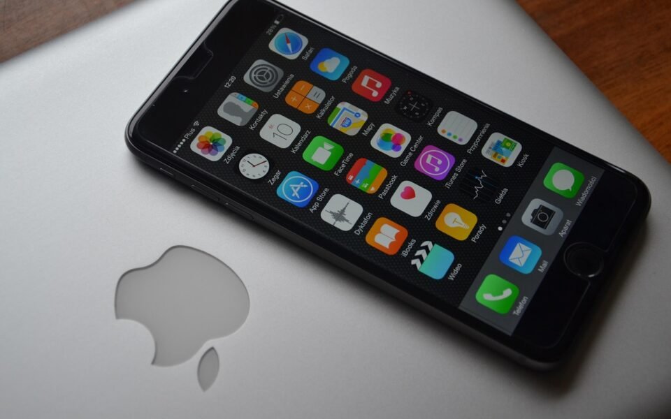 Apple iPhone 18 Pro to Feature Smaller Dynamic Island, New Colors
