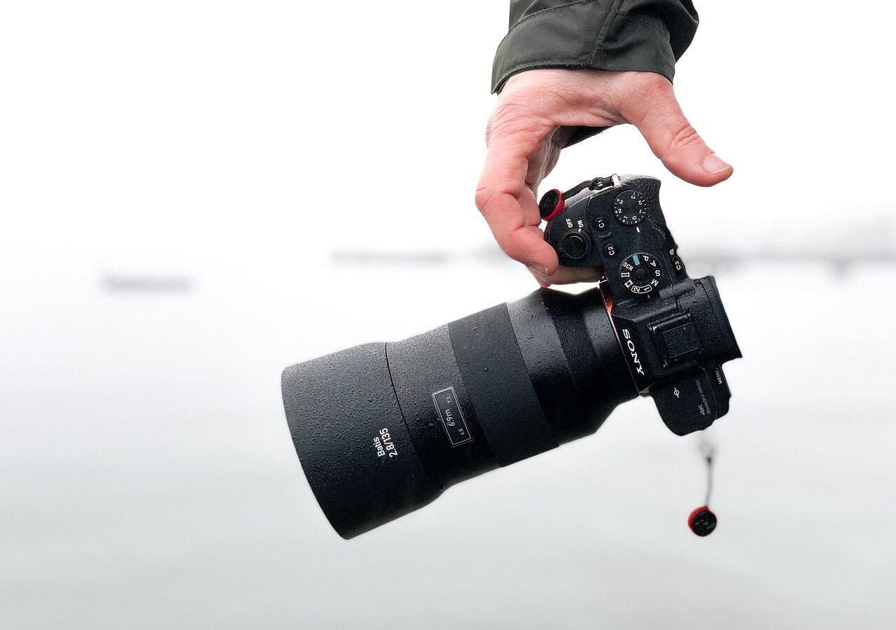 Canon R6 V Launches in India: Priced from ₹2,35,995 with 7K Video