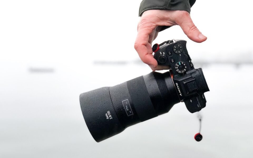Canon R6 V Launches in India: Priced from ₹2,35,995 with 7K Video