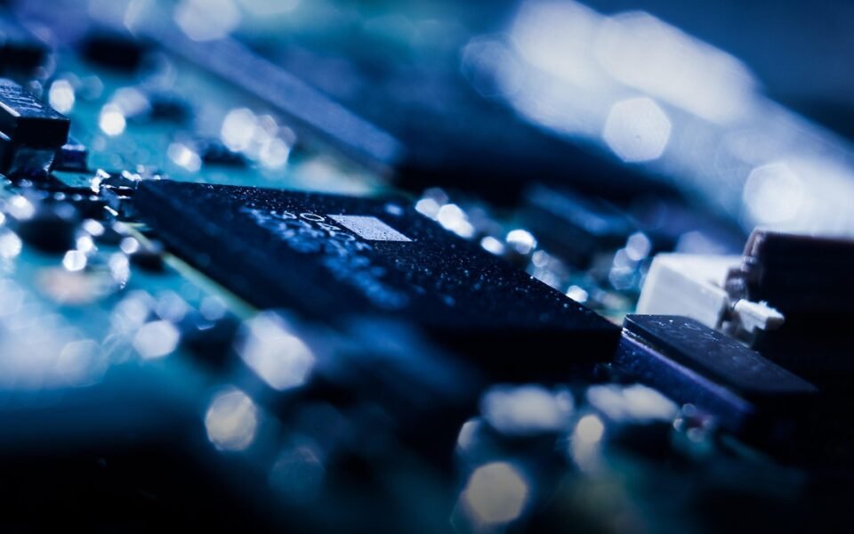iPhone 18 Pro Max to Feature Automatic 5G Satellite Connectivity