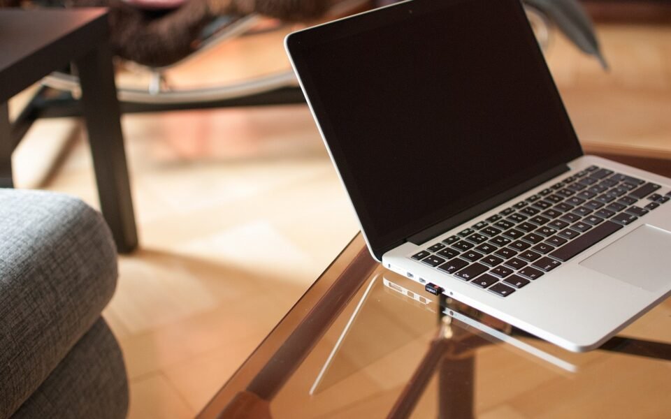 15-inch MacBook Air M4 Drops to $949: Best Price Yet