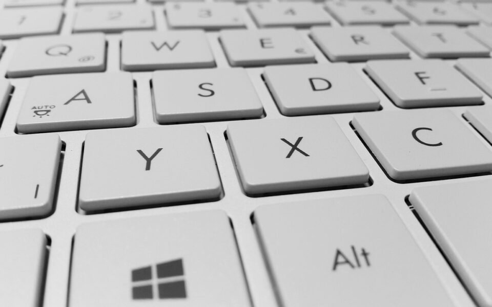 Samsung Achieves 90% Yield in OLED Production for Upcoming MacBook Pro