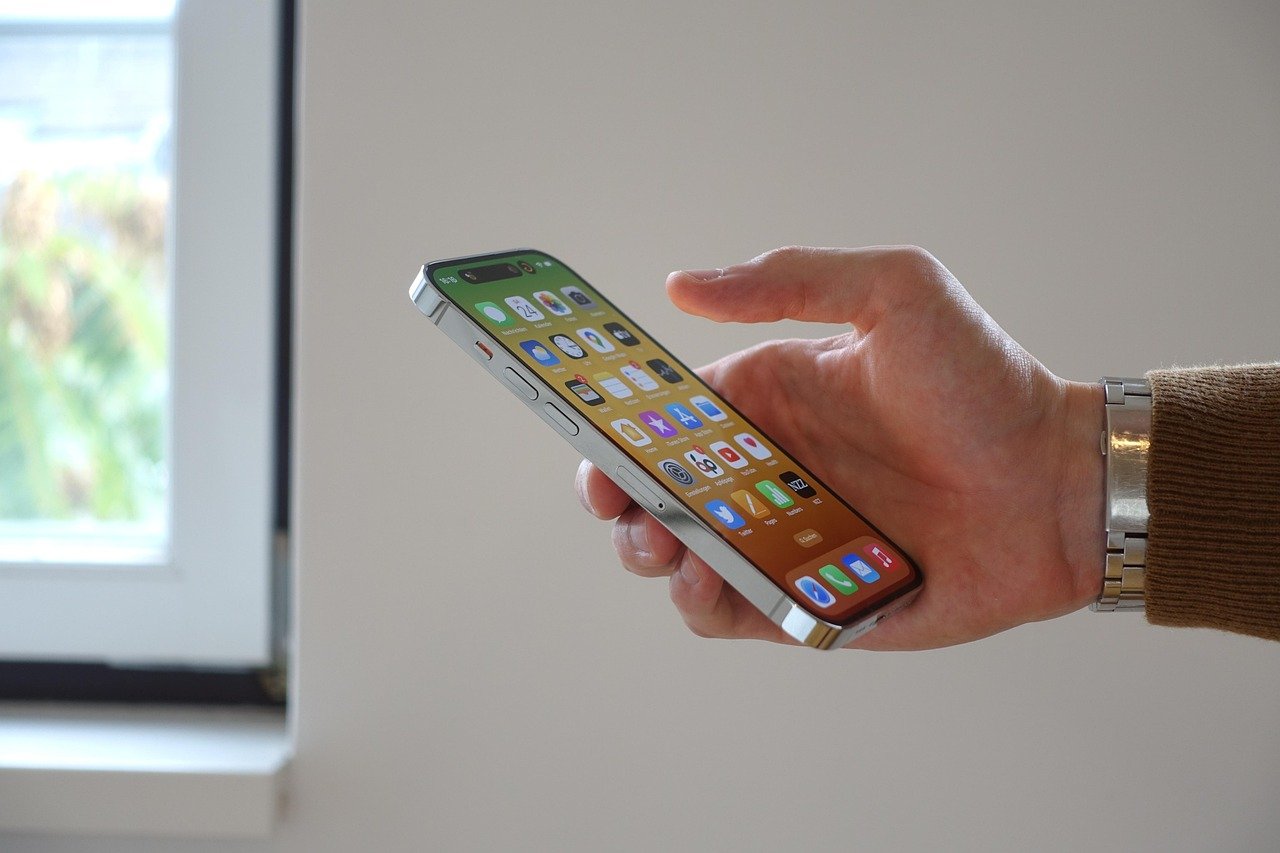 Apple to Stagger iPhone 18 Series Launch: Pro Models in 2026, Standard in 2027