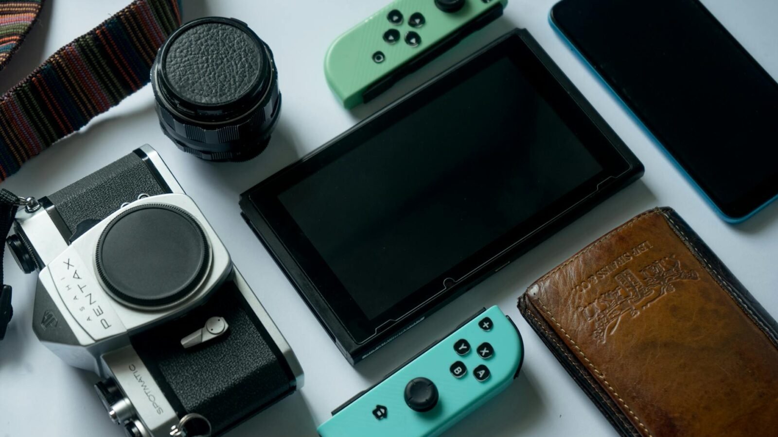 Nostalgic iPhone 17 Pro Cases: Spigen’s Mac Classic and Pela’s Cassette