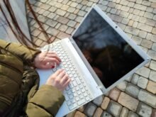 Samsung — laptop — Samsung, Google