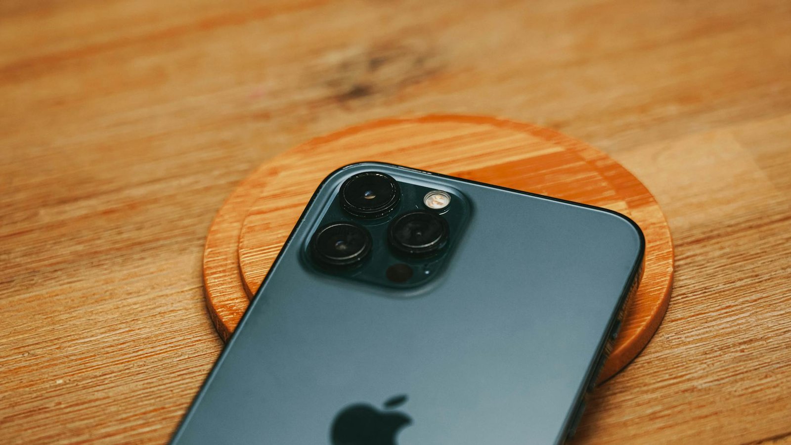 Apple Cuts iPhone 17 Prices Ahead of China’s 618 Festival