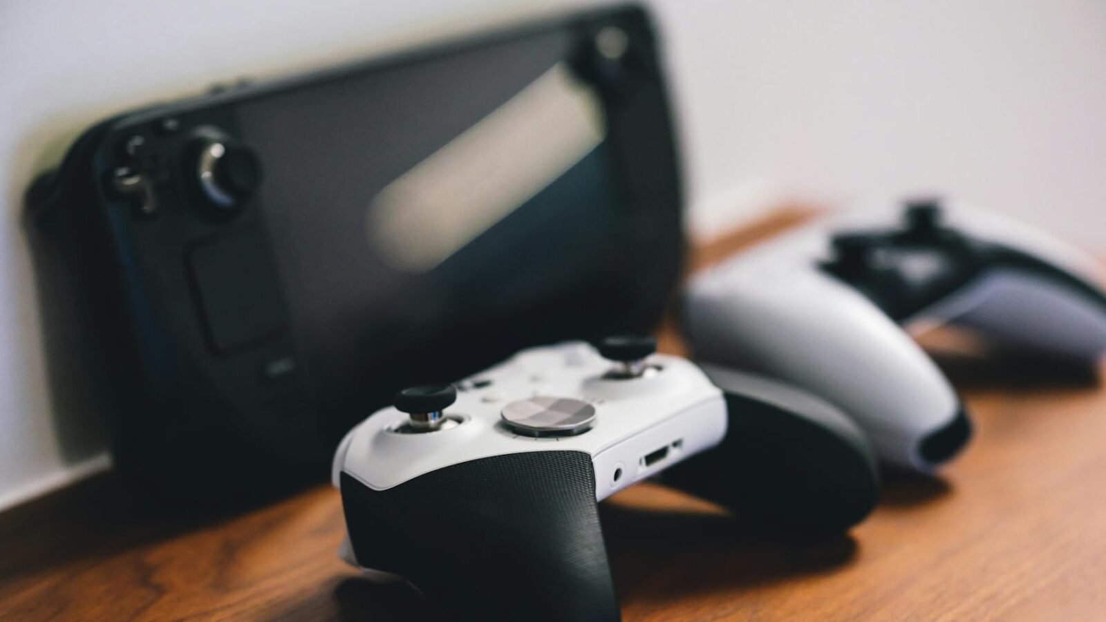 Kinetic Games Addresses Phasmophobia Update Failures with Apology and Fixes