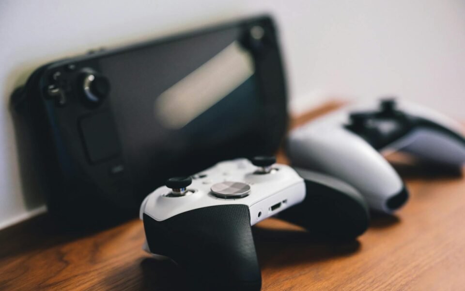 Kinetic Games Addresses Phasmophobia Update Failures with Apology and Fixes