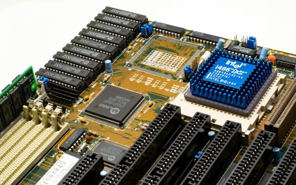 Intel’s Nova Lake CPUs for Edge Computing: 8 E-Cores and 12 Xe3P Cores