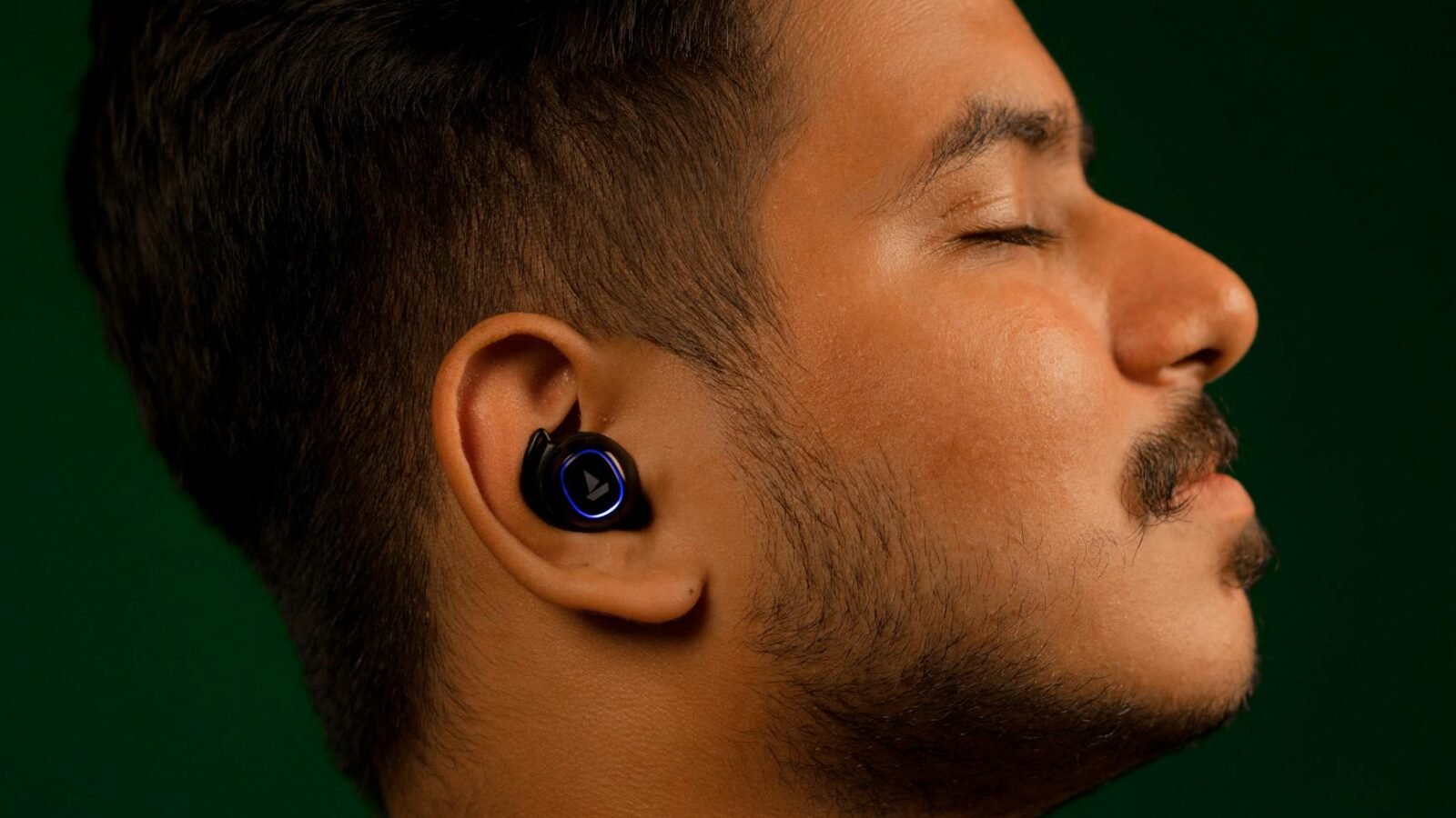 Amazon Slashes Prices on AirPods Pro 3 and M5 MacBook Air Models