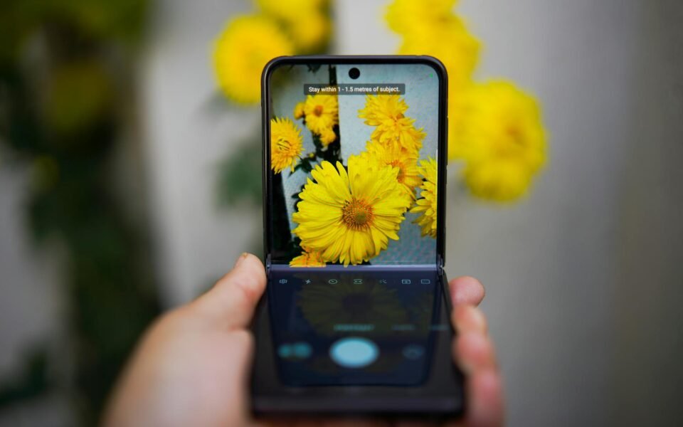 iPhone Ultra’s Crease-Free Display Achieved, But Hinge Issues Delay Production