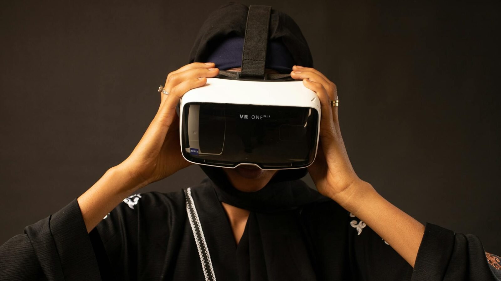 Google Unveils Smart Glasses Amid AI Consumer Trends and Deed Theft Concerns