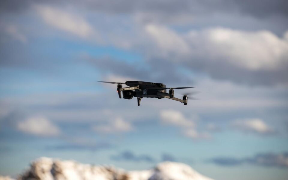 DJI’s Ecosystem Dominates as Insta360 Luna Ultra Faces Skepticism