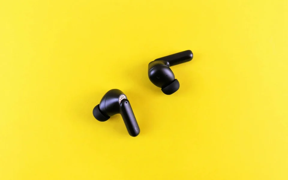 Apple Offers Free AirPods Pro 3 with New Apple Card, But Watch Spending