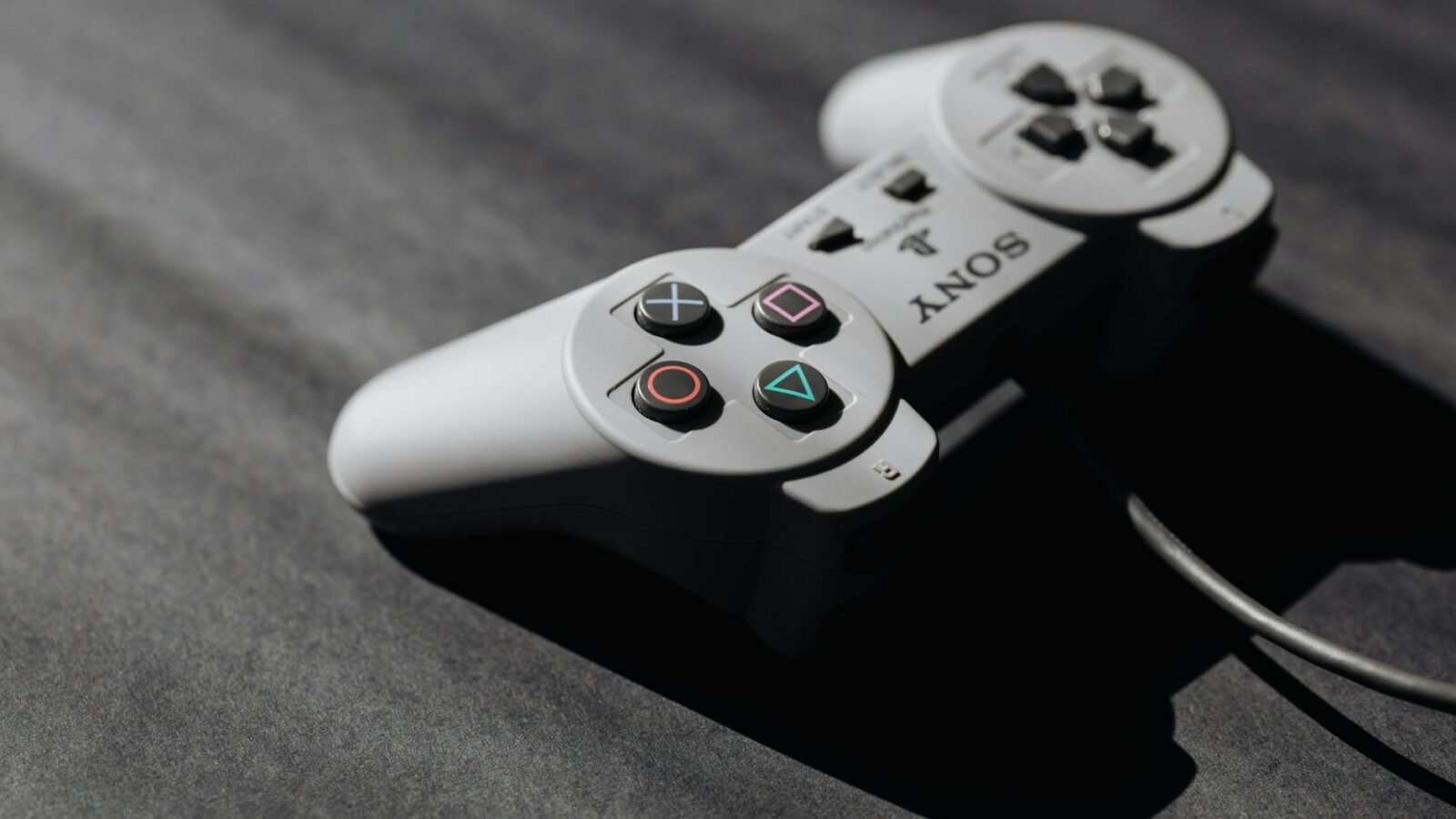 Poll Reveals PS5 Fans Prefer Returnal’s Story, but Saros Excels in Gameplay