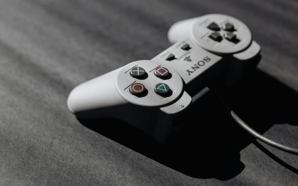 Poll Reveals PS5 Fans Prefer Returnal’s Story, but Saros Excels in Gameplay