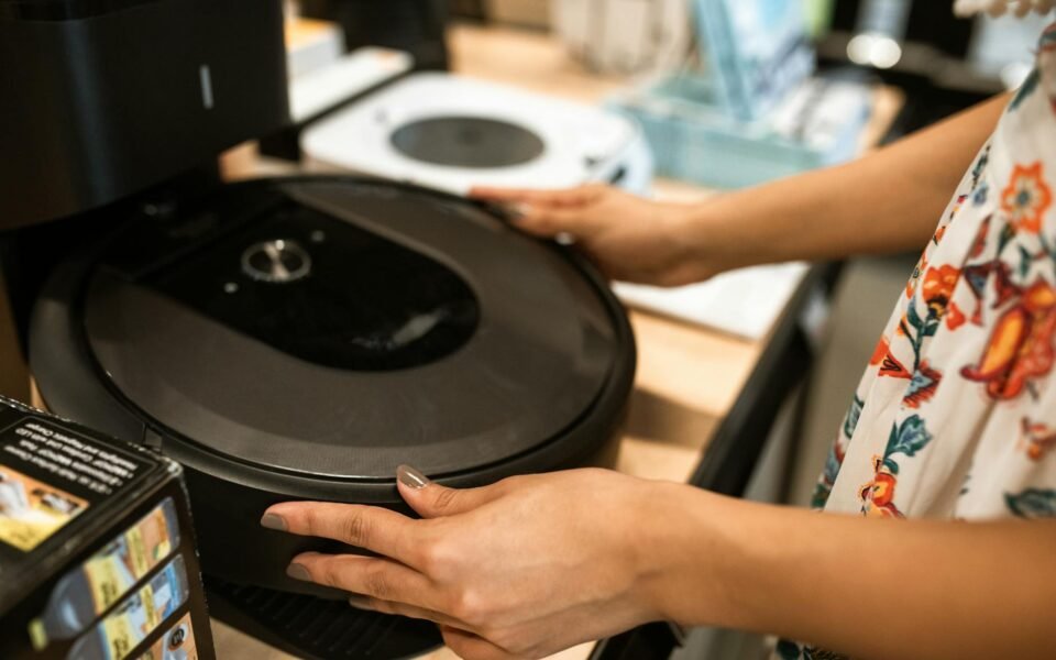 MindGalaxy Launches UnaBand: A Futuristic Wearable for Menstrual Comfort