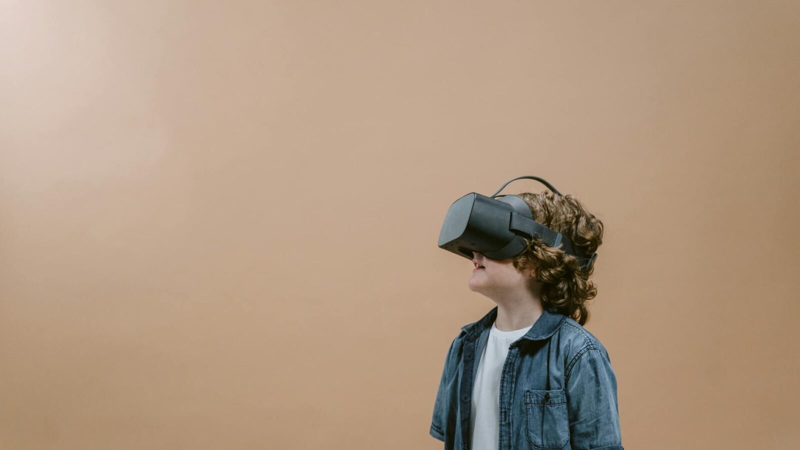 Snap’s AR Glasses Set for Fall 2023 Launch at $2,500
