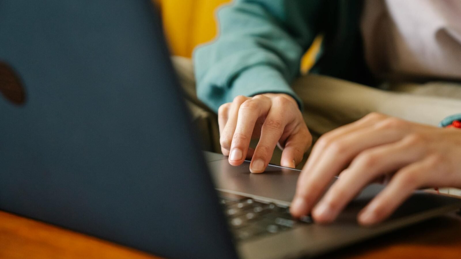 Apple’s M5 MacBook Air Hits New Low at $899.99 for Memorial Day