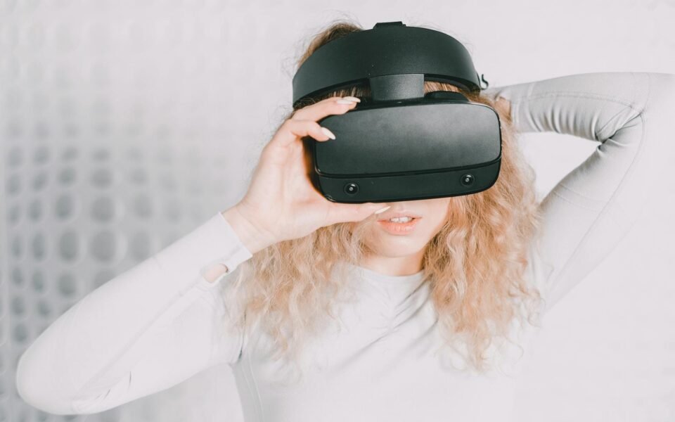 Google Launches New Smart Glasses with AI-Powered Search Upgrade