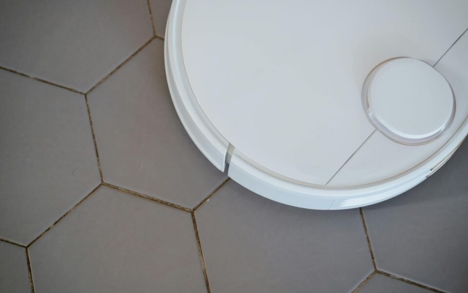 Roborock Qrevo S5V Vacuum & Mop Slashes Price to $550 for Memorial Day