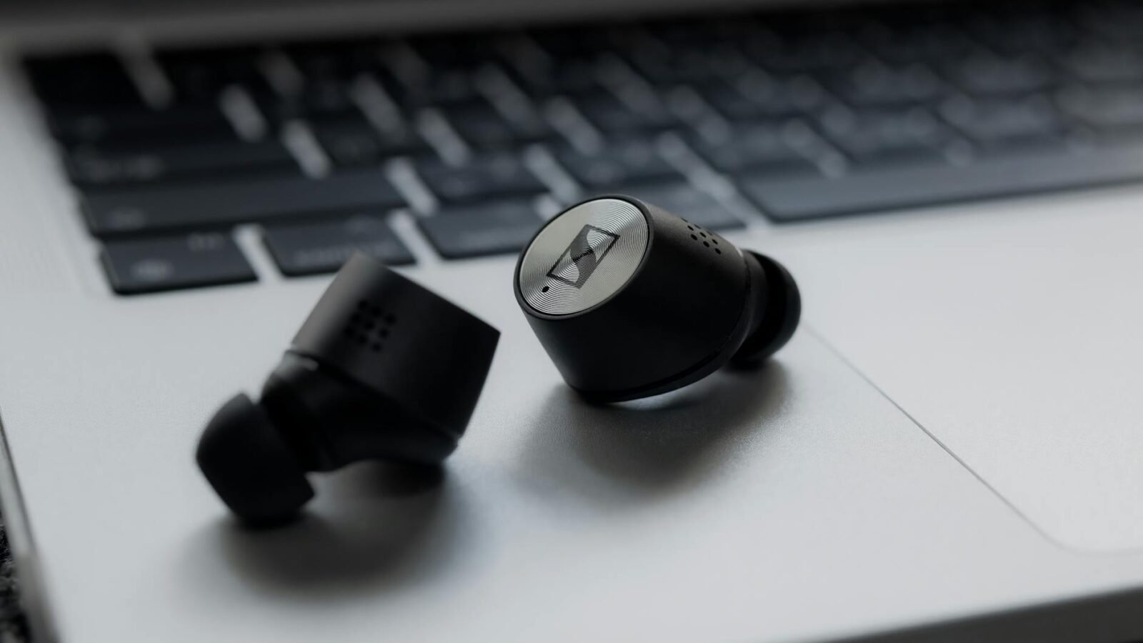 Apple AirPods Pro 3 Drop to $199 for Memorial Day Sale