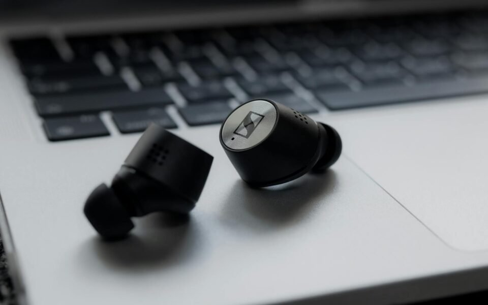 Apple AirPods Pro 3 Drop to $199 for Memorial Day Sale