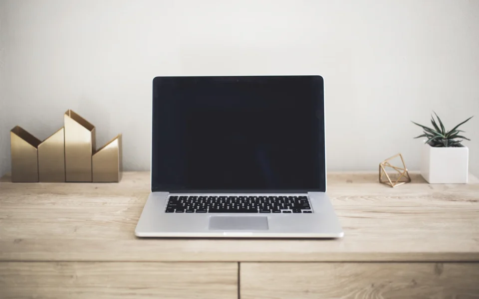 MacBook Air (M2) Drops to $699 at Best Buy: A $300 Savings