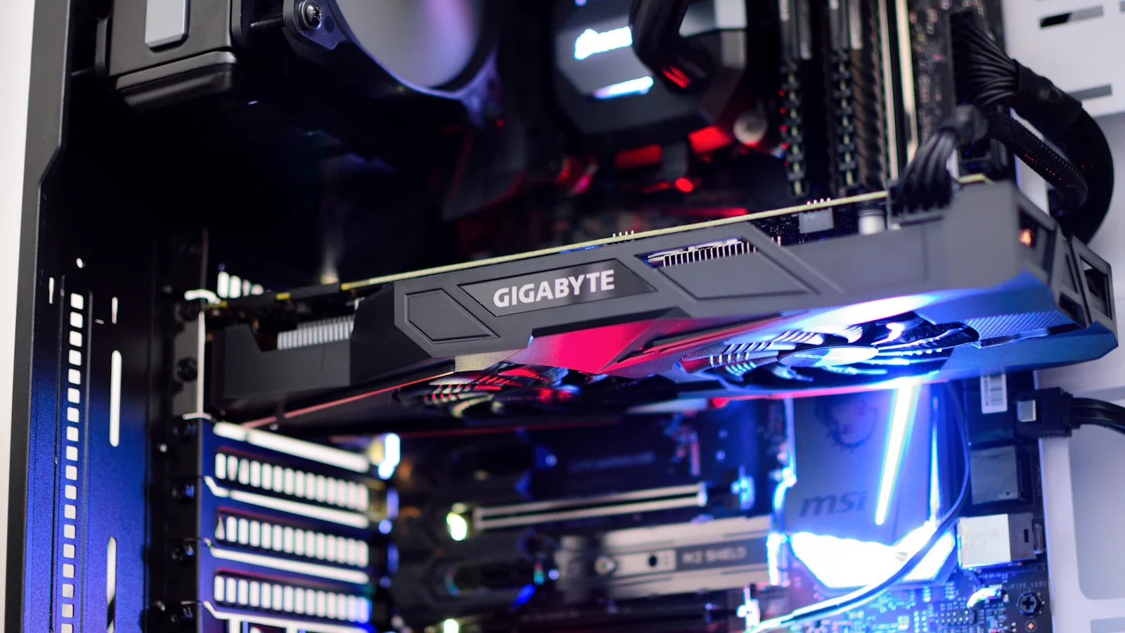 Skytech Gaming King 95: High-End 4K Gaming PC at $3,499.99