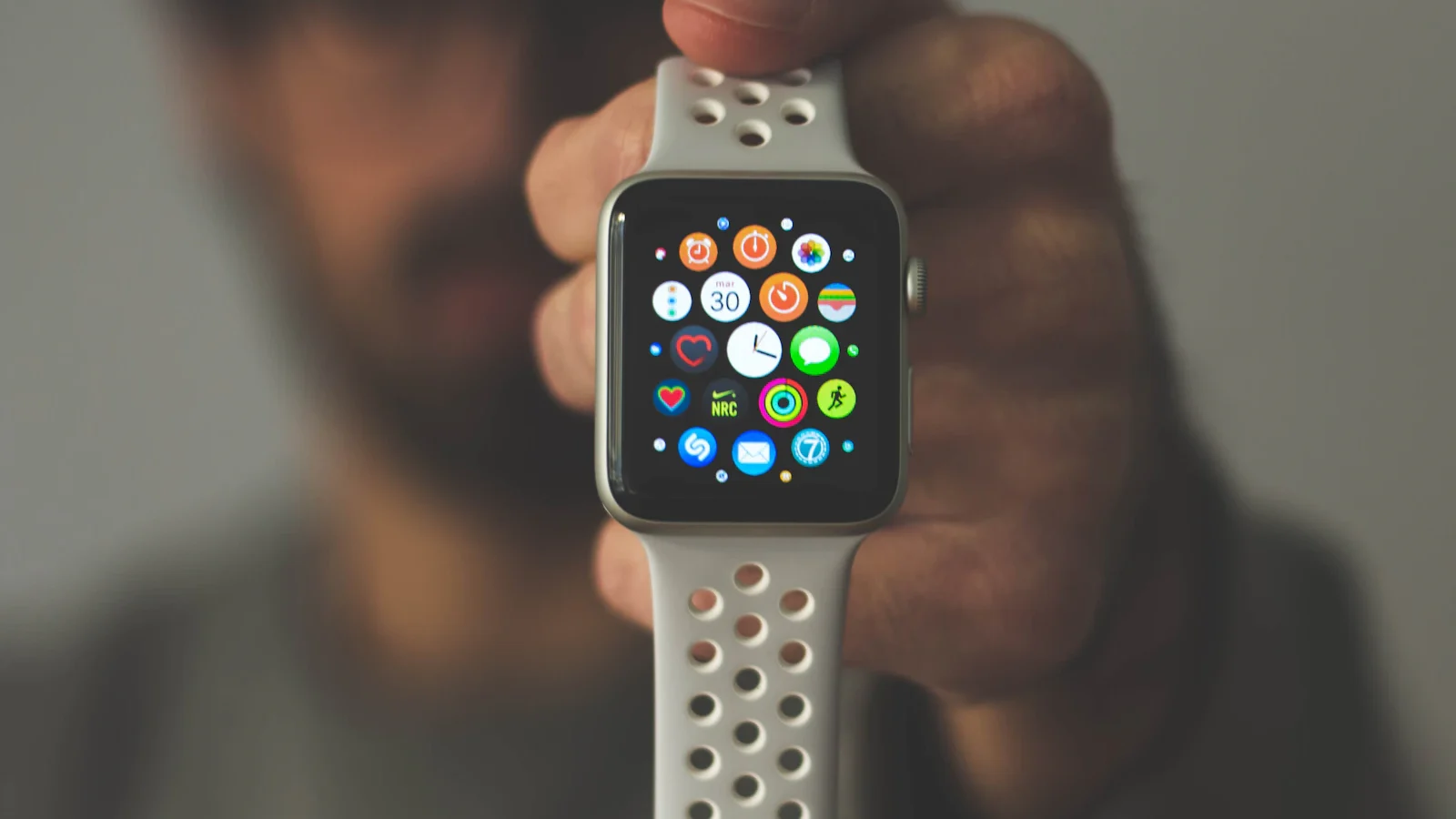 Samsung Galaxy Watch 7 Surpasses Pixel Watch in Usability and Features