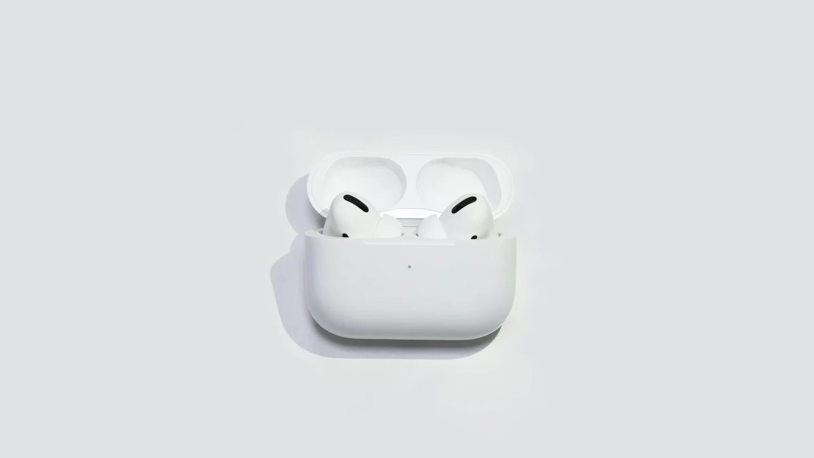 AirPods Ultra: Apple’s New Headphones Set to Feature IR Cameras