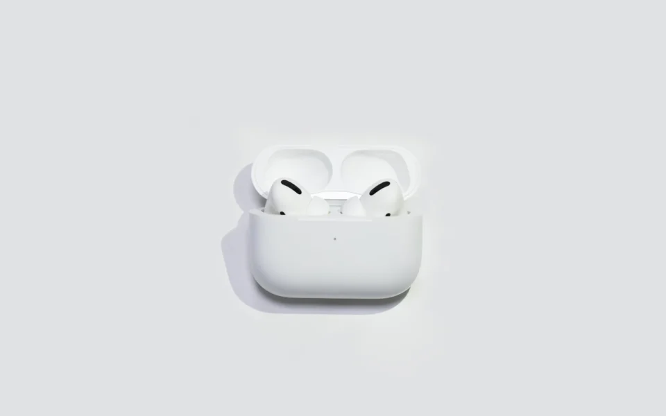 AirPods Ultra: Apple’s New Headphones Set to Feature IR Cameras