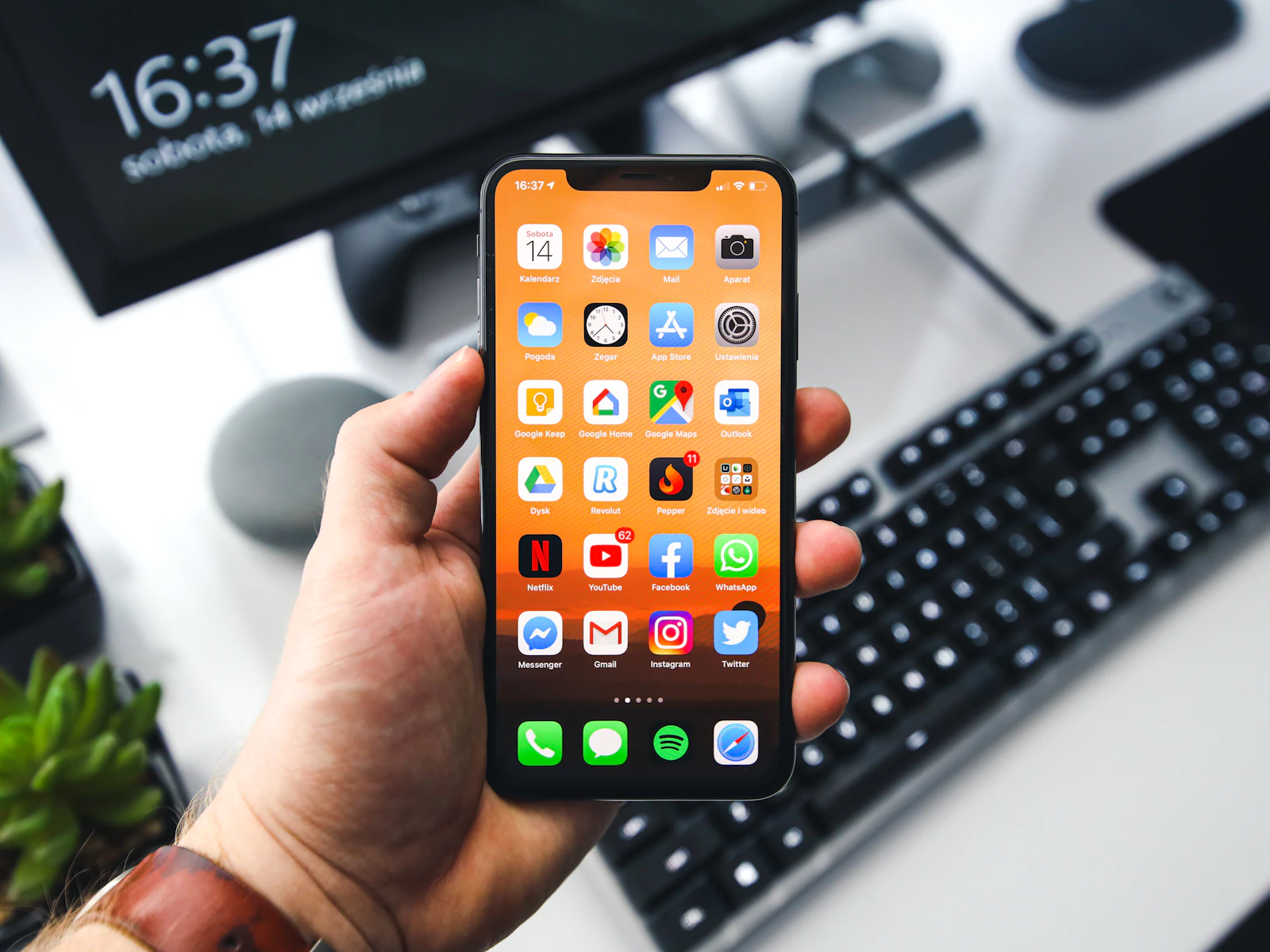 Five Displays at My Desk: The Ultimate Smart Setup