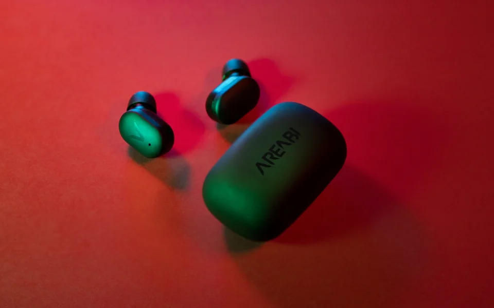 Sony WF-1000XM6 vs. AirPods Pro 3: Why Audiophiles Prefer Sony