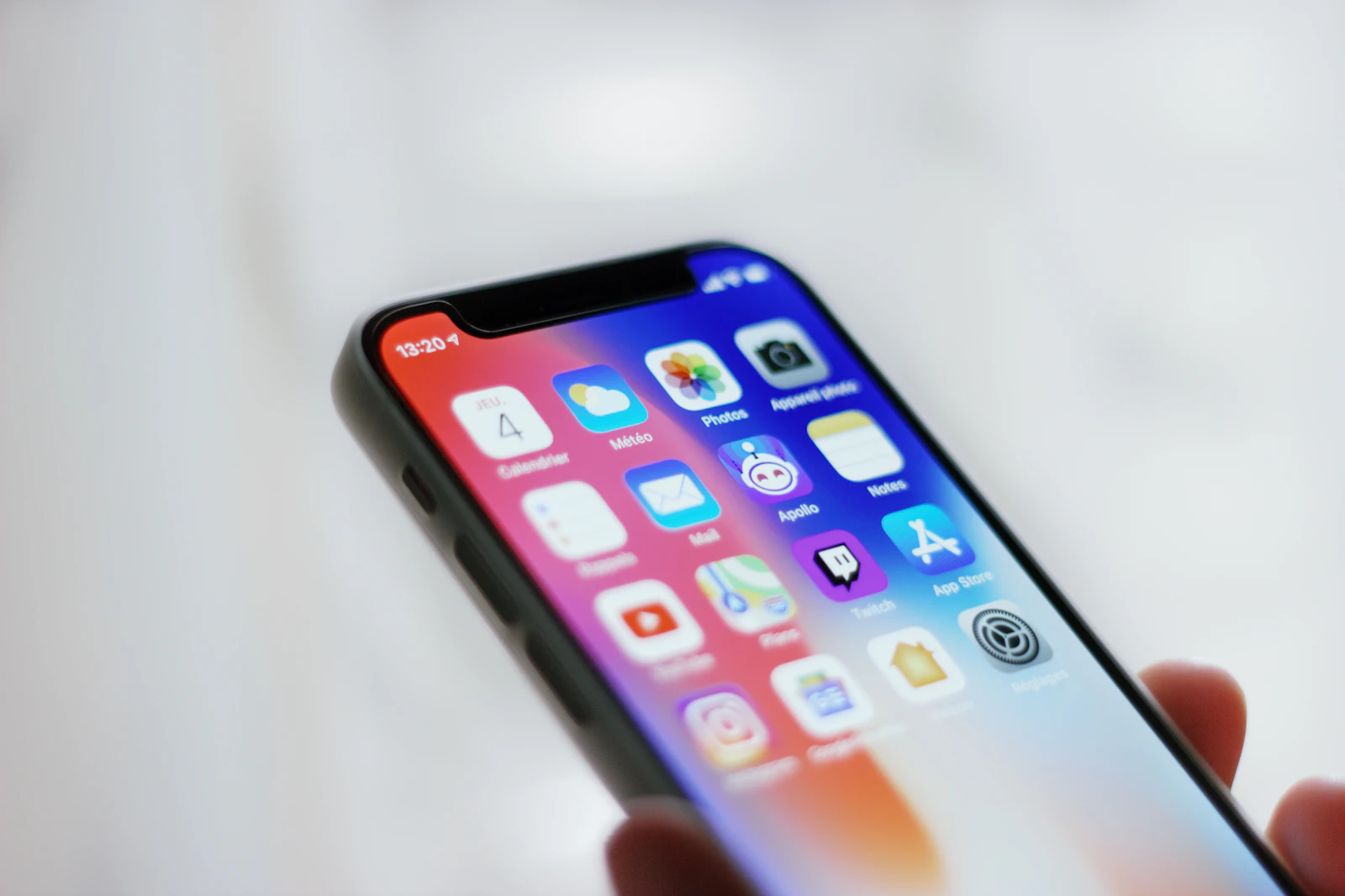 iPhone 18 Pro Max to Feature Heavier Build for Enhanced Battery and Camera