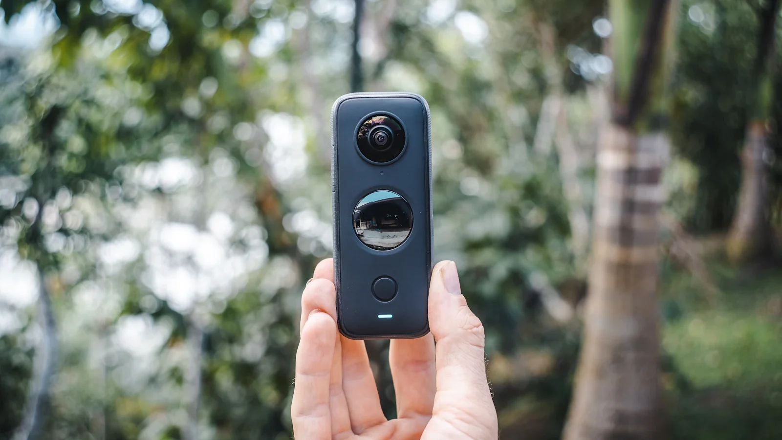 Insta360 Mic Pro Launches with E-Ink Display and AI Noise Reduction
