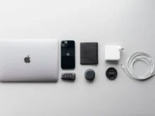 Apple — smartphone — Apple, Samsung