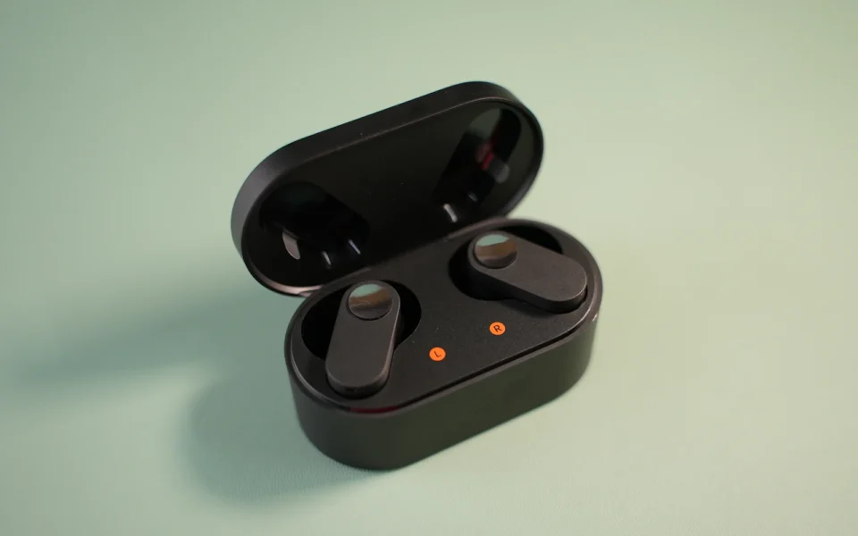 Mysterious Apple Over-Ear Headphones Surface in FCC Database