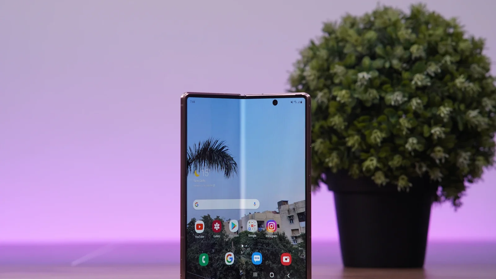 Honor Unveils Magic V6 Foldable Phone Ahead of MWC 2024