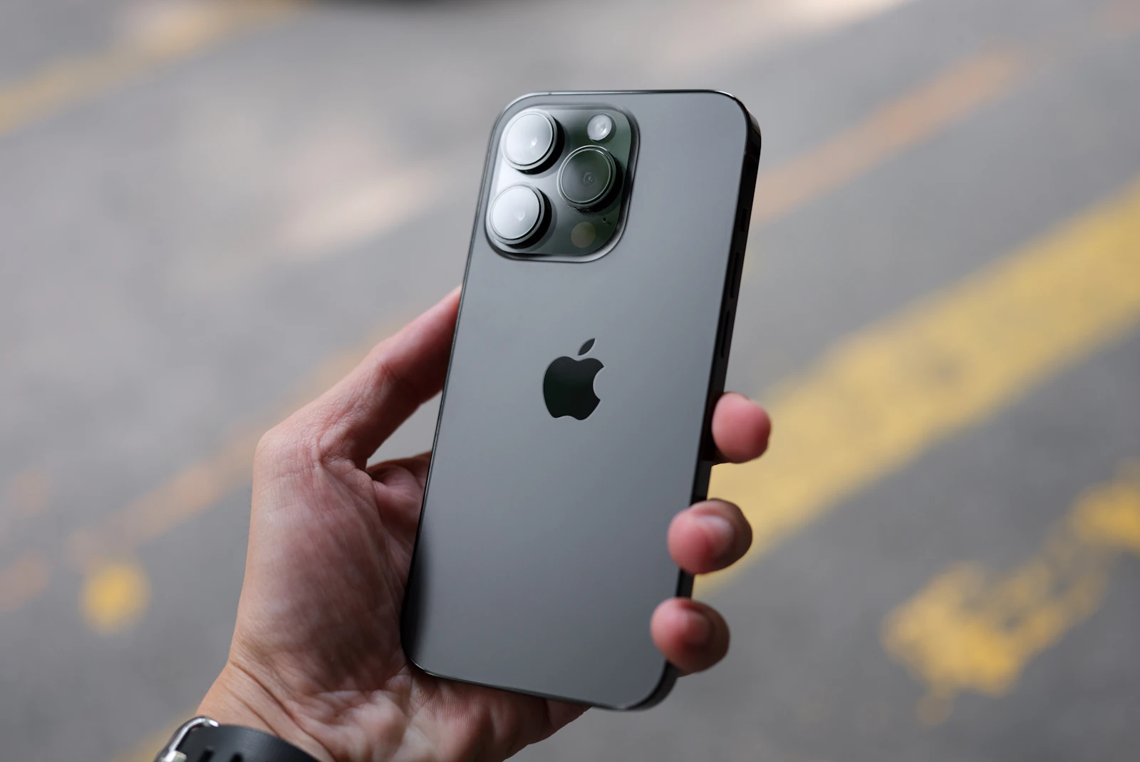 T-Mobile Offers Free iPhone 17 with New Line and Trade-In