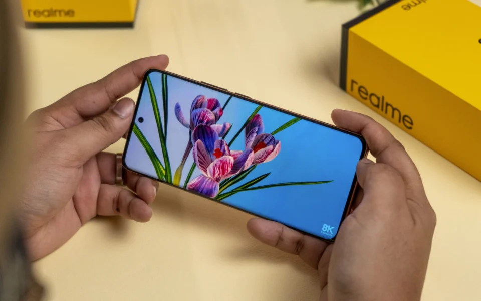 Samsung to Start Mass Production of OLED MacBook Pro Screens by June 2026