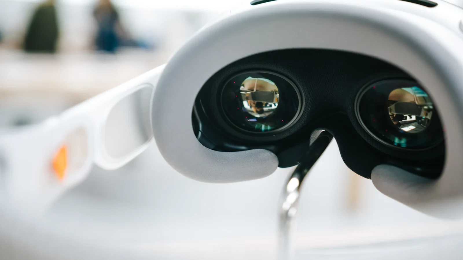 Smart Glasses Struggle for Market Presence Amid Design Overhaul