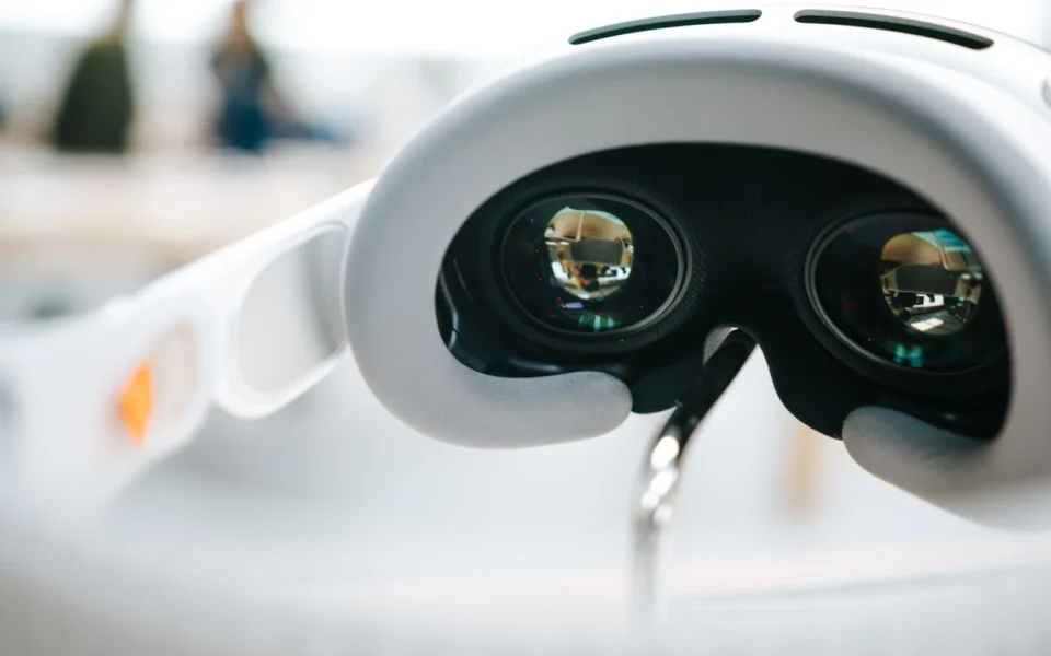 Smart Glasses Struggle for Market Presence Amid Design Overhaul