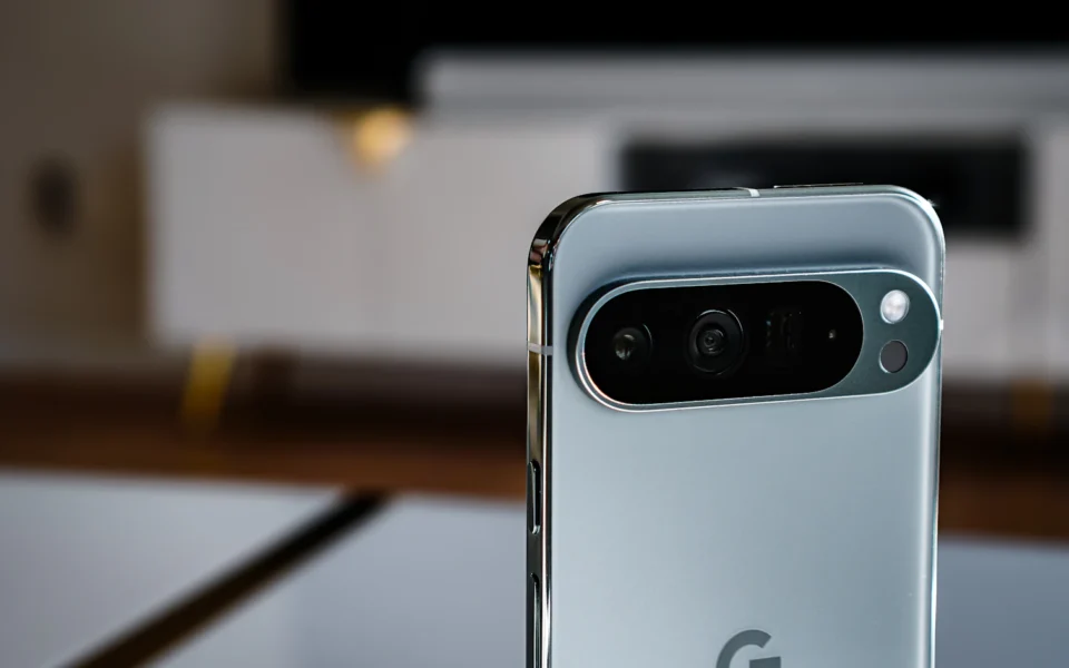Samsung Galaxy S25 Ultra’s Now Bar Gains Expanded App Support with One UI 9